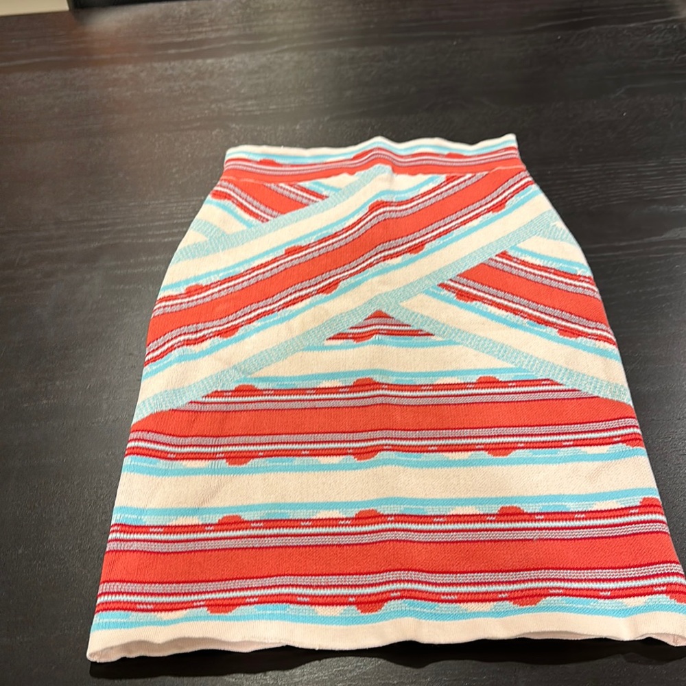 BCBG Max Azaria Fitted Pencil Skirt; women’s size XS